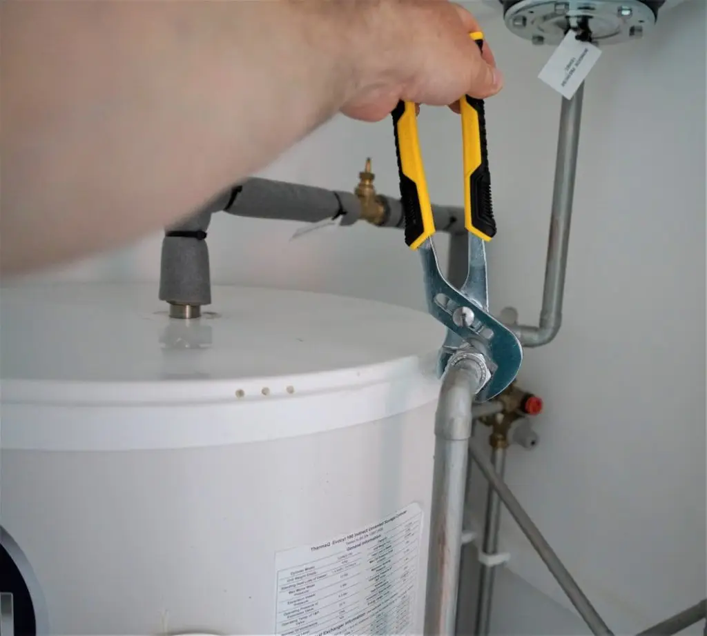 Home water heater plumbing for smart geyser control automation
